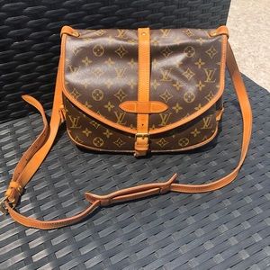 Louis Vuitton Saumur 30